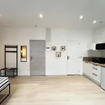 Cosy & Chic- Hyper Centre Apartman