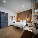 Cosy & Chic- Hyper Centre