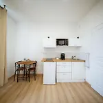 Cosy & Chic- Hyper Centre Apartman