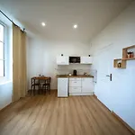 Cosy & Chic- Hyper Centre