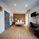 Cosy & Chic- Hyper Centre