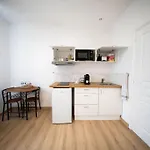 Cosy & Chic- Hyper Centre Apartman
