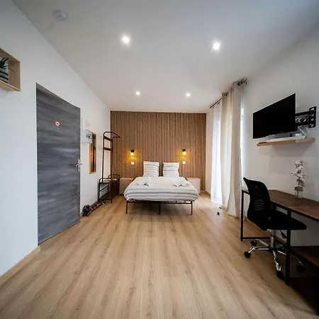 Cosy & Chic- Hyper Centre