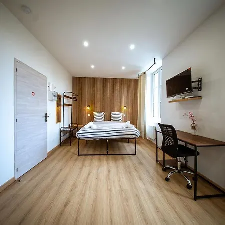 Cosy & Chic- Hyper Centre