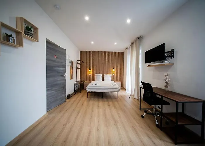 Cosy & Chic- Hyper Centre