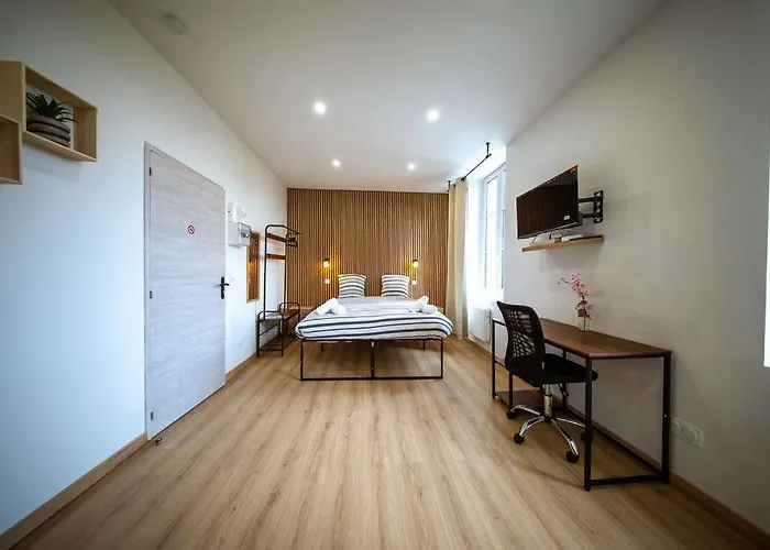 Cosy & Chic- Hyper Centre